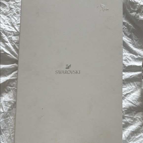 Swarovski White and Silver Scarf with Crystal Brooch and Evil Eye Compact. - Picture 5 of 5